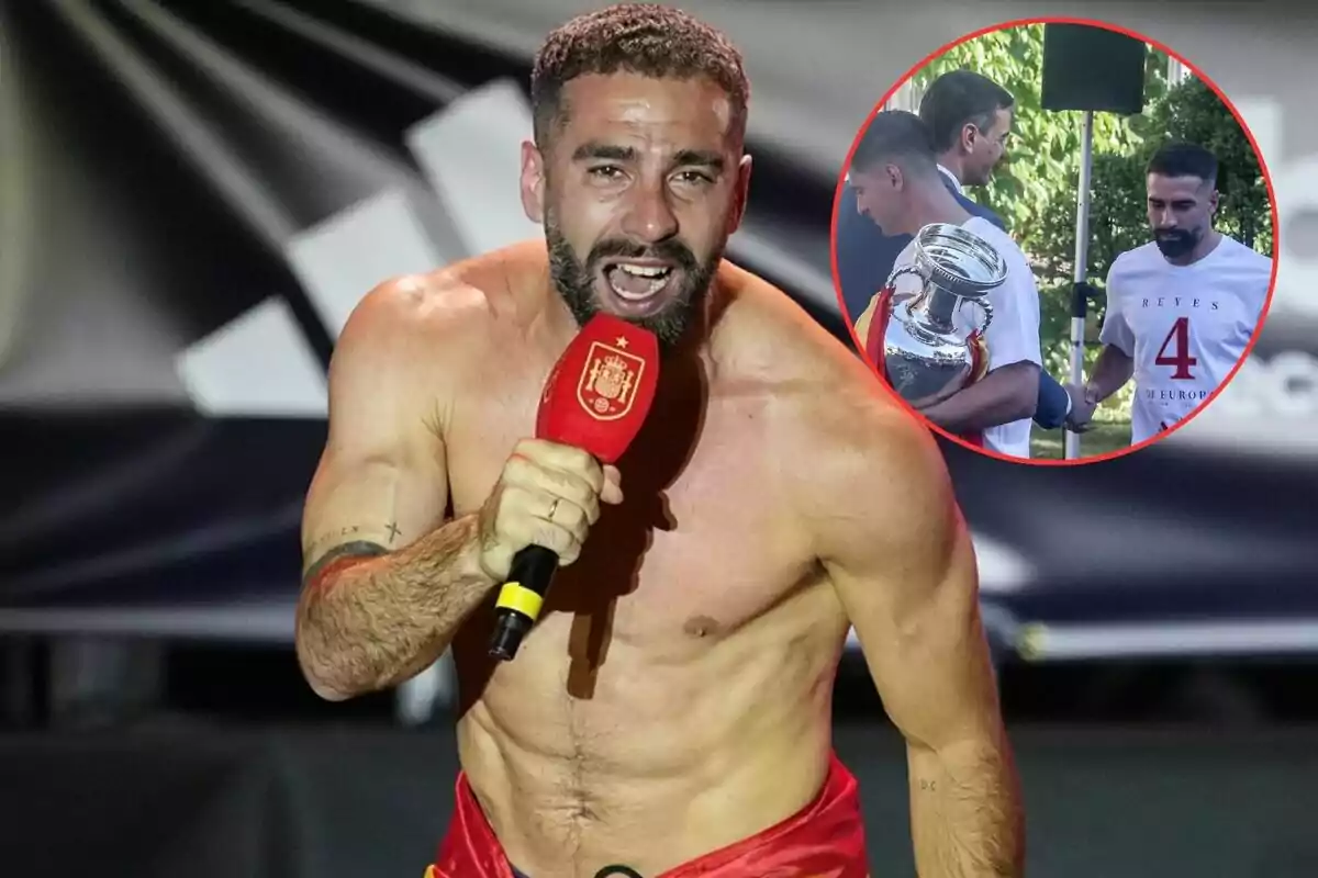 Un hombre sin camisa sostiene un micrófono rojo con el escudo de España mientras canta o habla, con una imagen insertada en la esquina superior derecha que muestra a la misma persona con una camiseta blanca y el número 4, junto a otra persona que sostiene un trofeo.