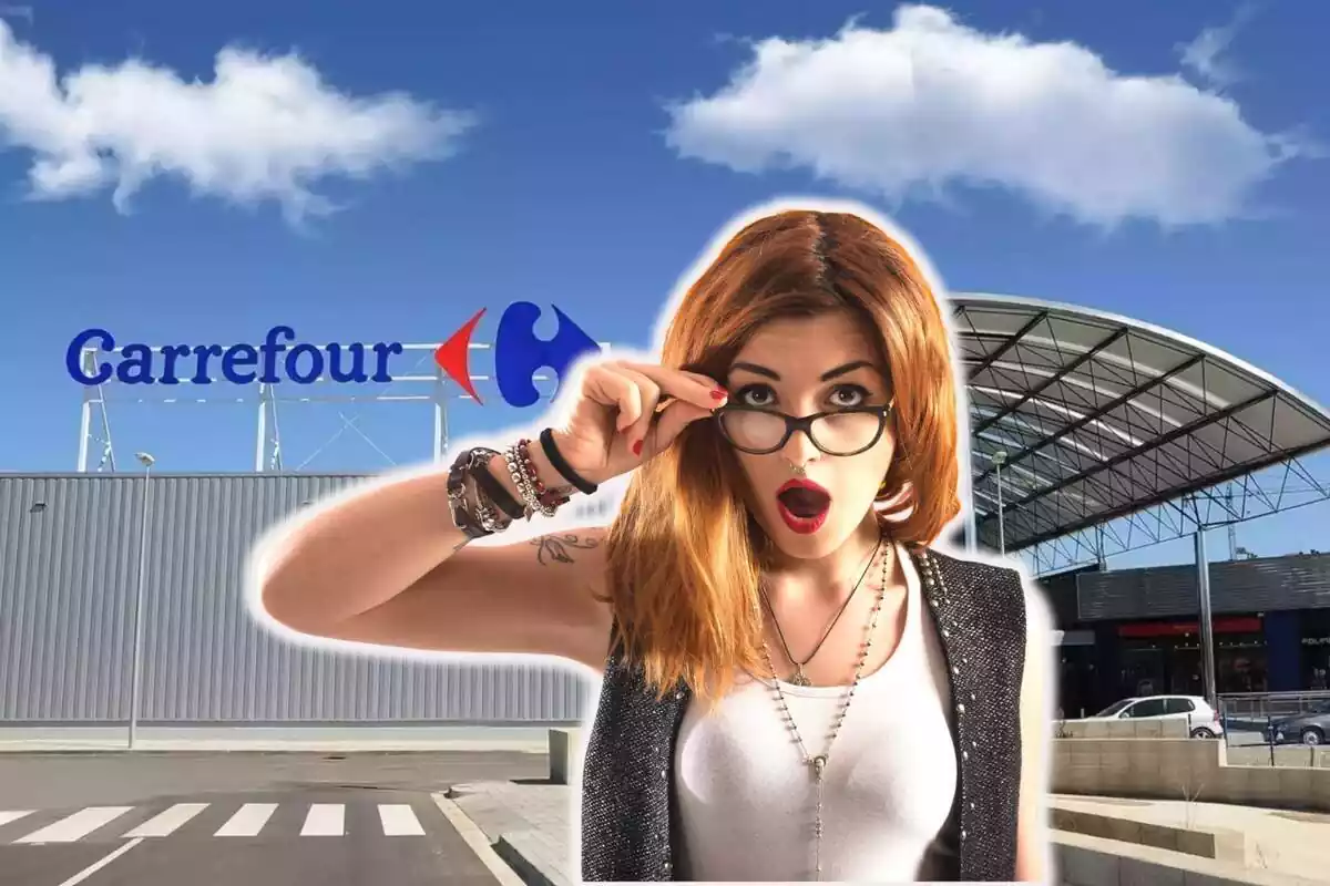 Silueta busto de mujer sorprendida bajándose las gafas sobre fondo parking de Carrefour