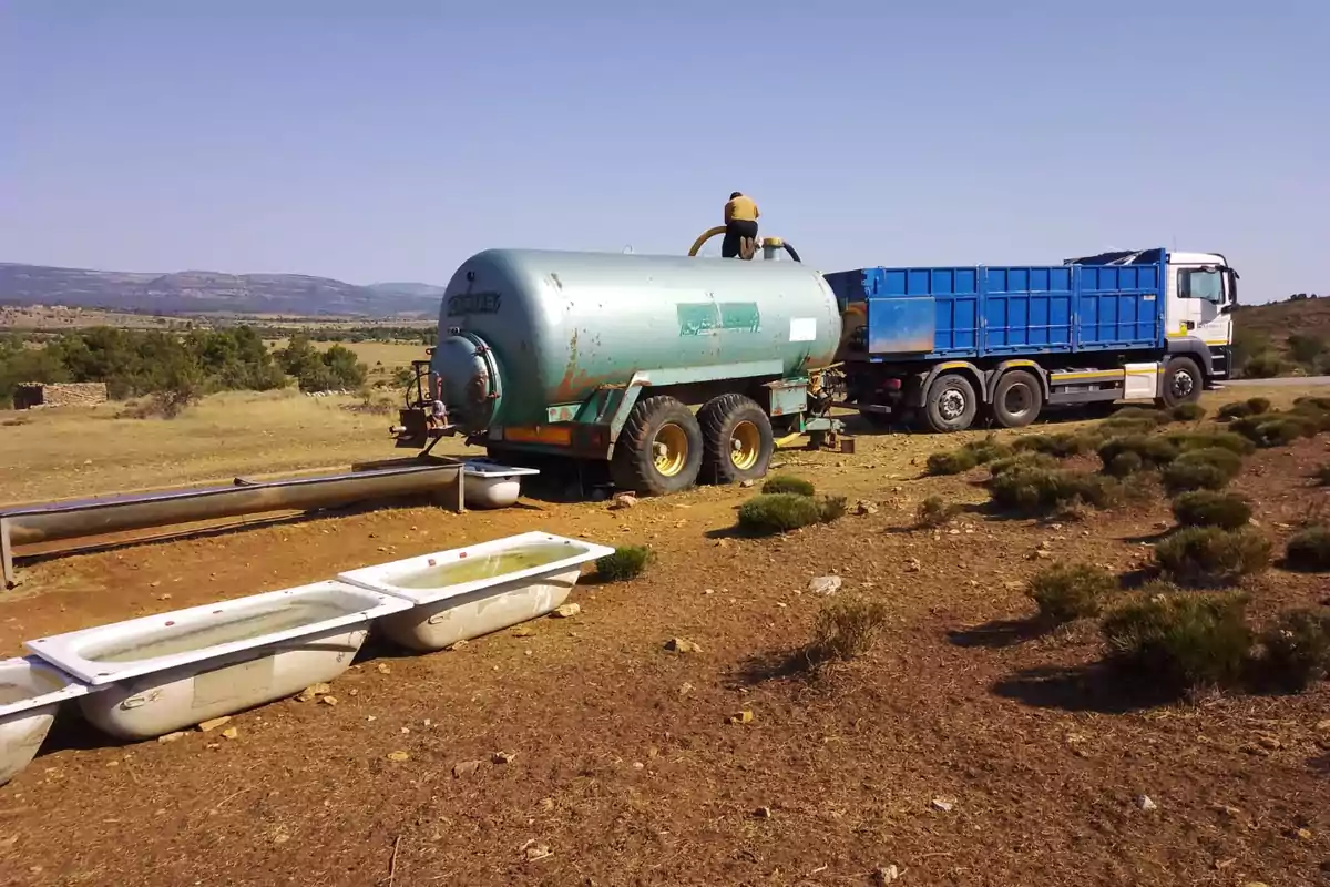 Cubas de agua en Vistabella, Castellón