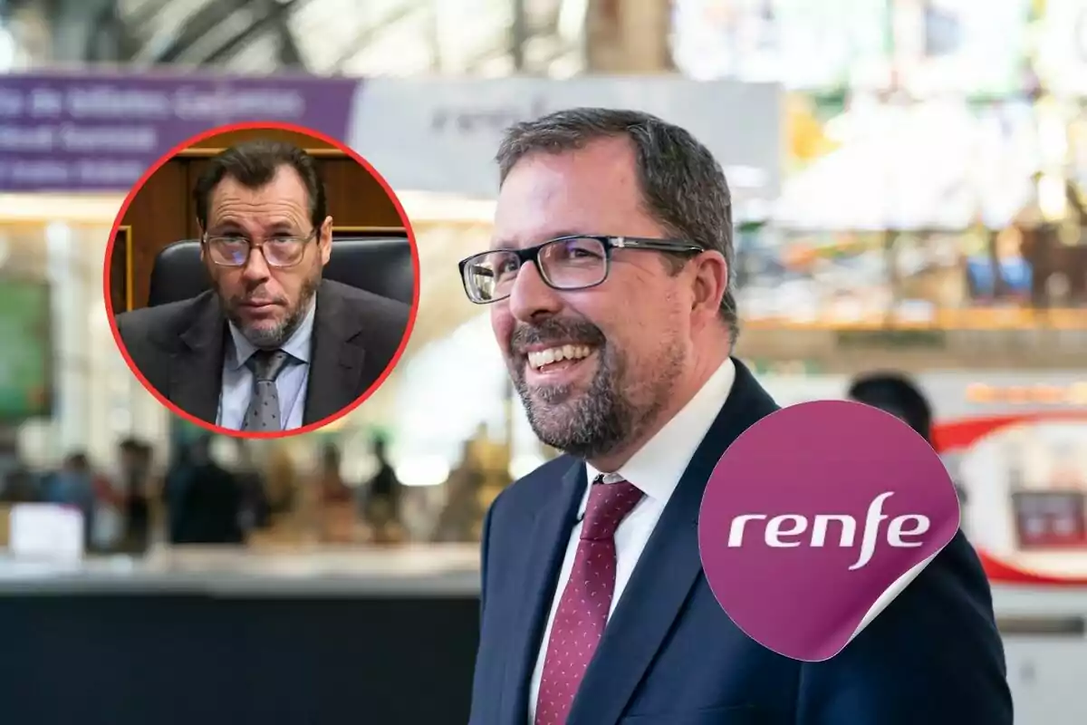 Un hombre sonriente con gafas y traje en una estación de tren, con un logotipo de Renfe en primer plano y un retrato de otro hombre en un círculo rojo en la esquina superior izquierda.