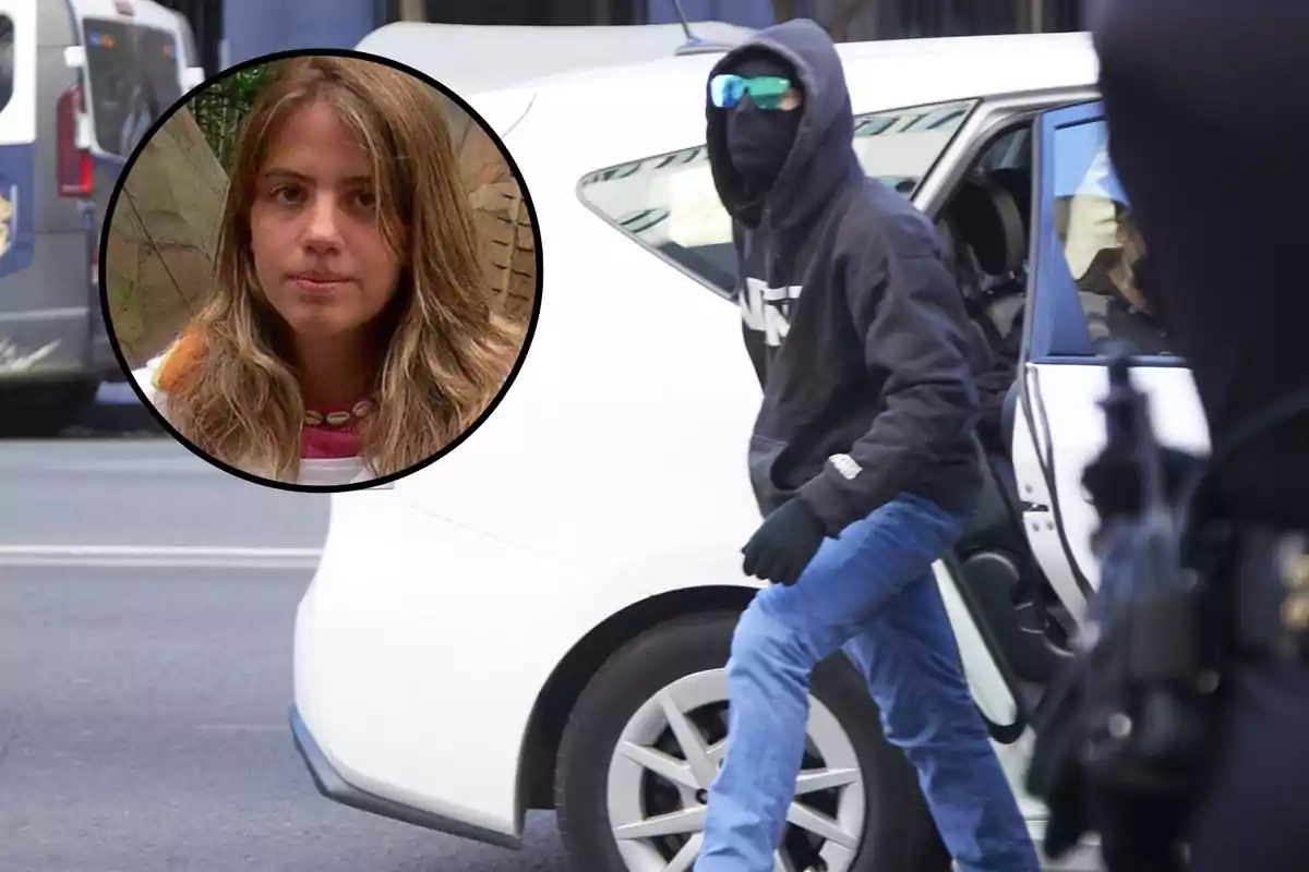 Una persona con capucha y máscara sale de un automóvil blanco, mientras que en un recuadro se muestra la imagen de una joven con cabello largo y rubio.