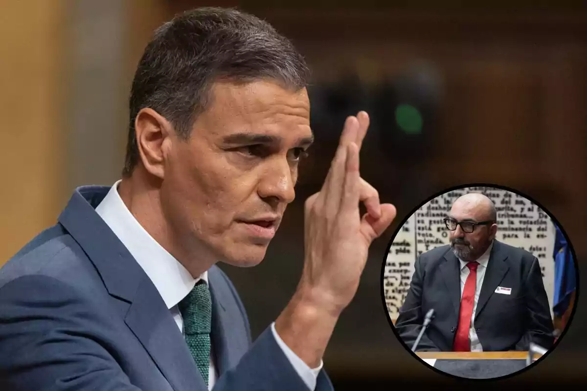 Un hombre de traje azul y corbata verde gesticulando con la mano, con un recuadro circular que muestra a otro hombre calvo con barba, gafas, traje oscuro y corbata roja.