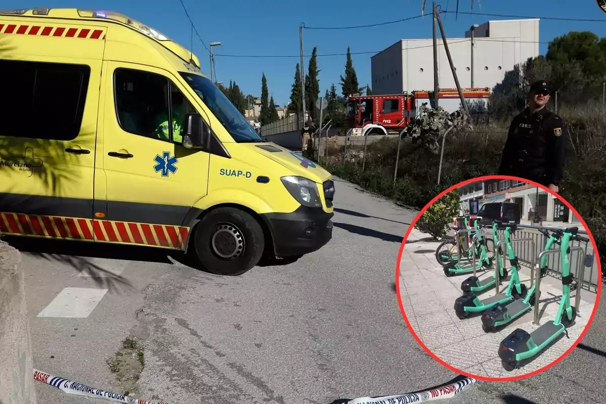 Una ambulancia amarilla está estacionada en una calle, con una cinta de policía en primer plano y un edificio blanco al fondo; en un círculo rojo se muestra una fila de patinetes eléctricos verdes estacionados en una acera.