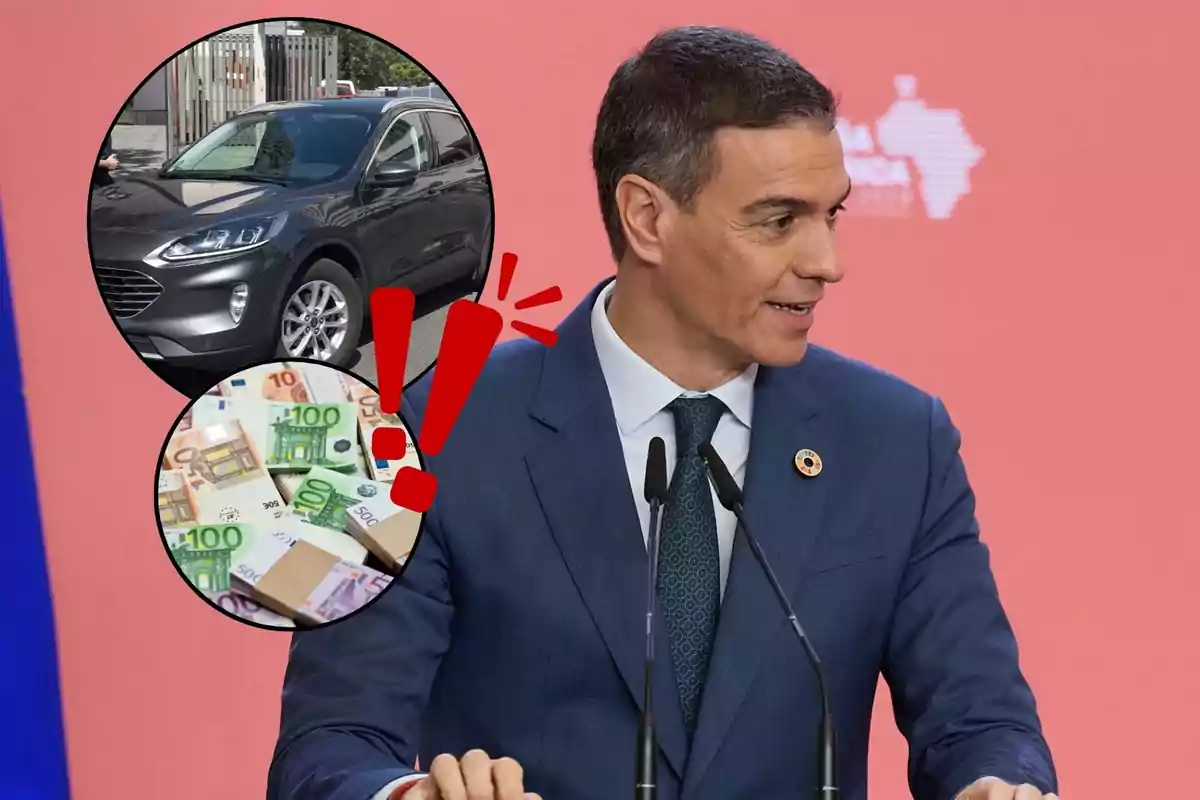 Un hombre en traje habla en un podio con imágenes superpuestas de un coche y billetes de euro junto a un signo de exclamación rojo.