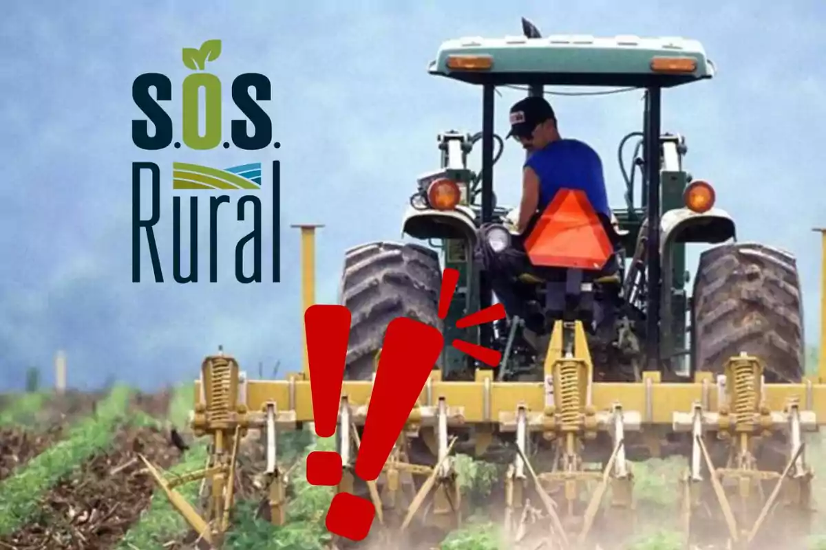 Un agricultor conduce un tractor en un campo con el logo de S.O.S. Rural y un signo de exclamación rojo.