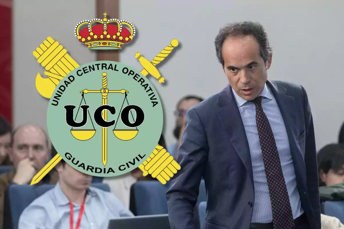 Un hombre de traje en una sala con el logo de la Unidad Central Operativa de la Guardia Civil superpuesto.