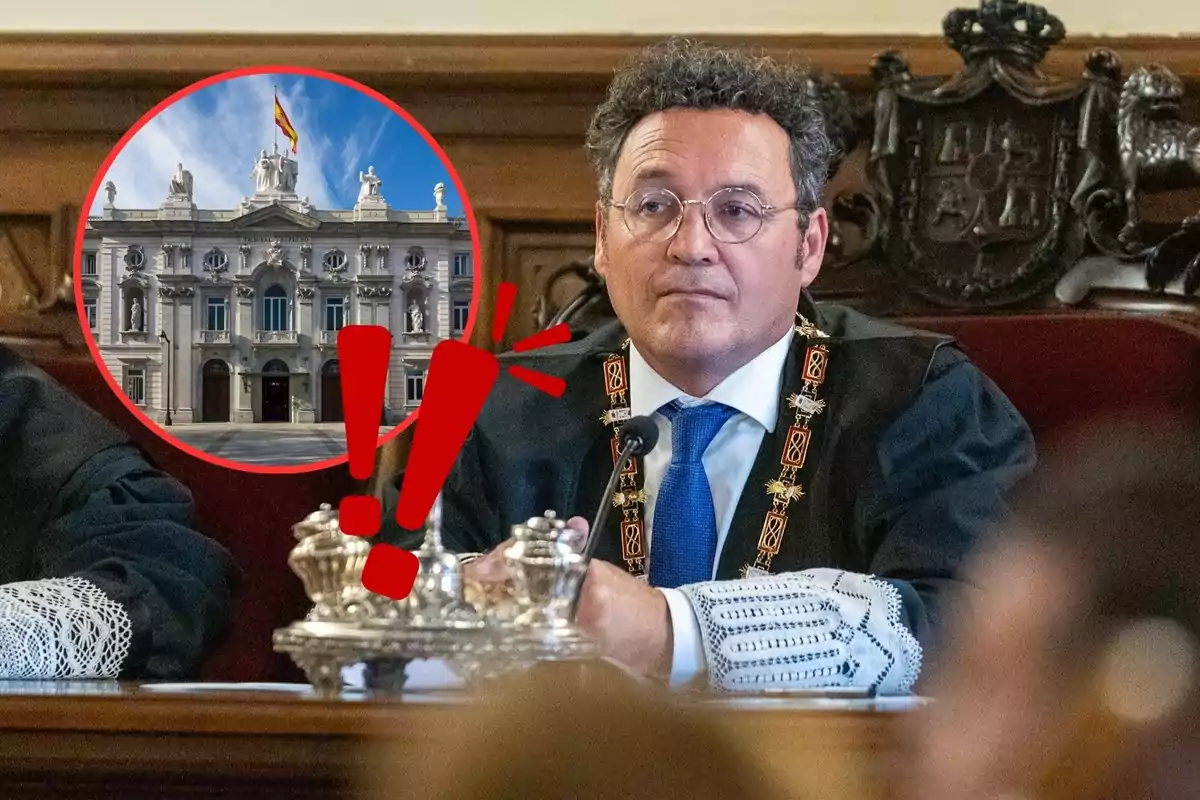 Un juez con toga y medalla está sentado en una sala de audiencias, con una imagen del edificio del Tribunal Supremo de fondo y un signo de exclamación rojo superpuesto.