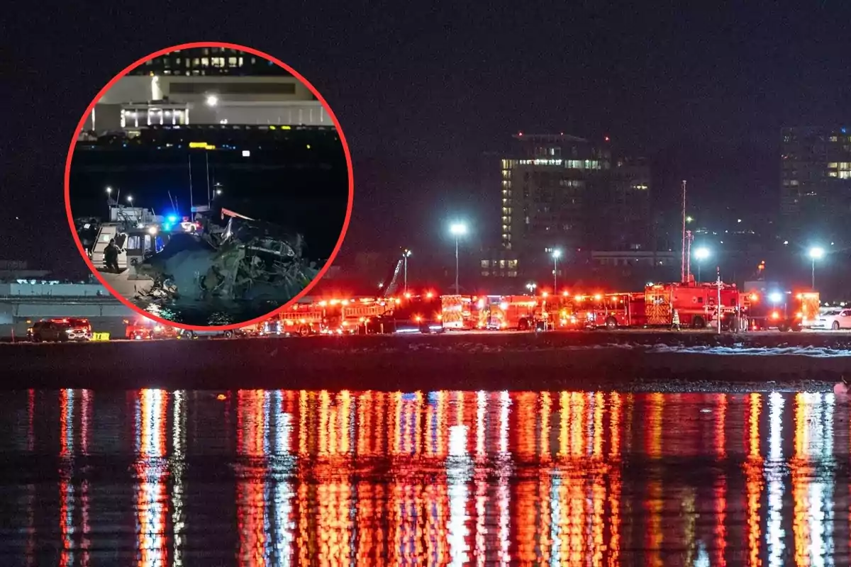 Una escena nocturna muestra vehículos de emergencia con luces rojas reflejadas en el agua, mientras un recuadro resalta un área con escombros y personal trabajando.