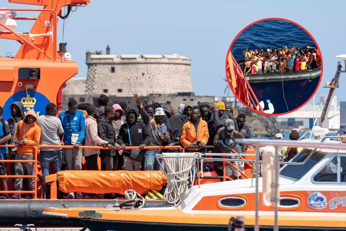 Un grupo de personas en un barco de rescate naranja, con una imagen insertada de una embarcación llena de personas en el mar.