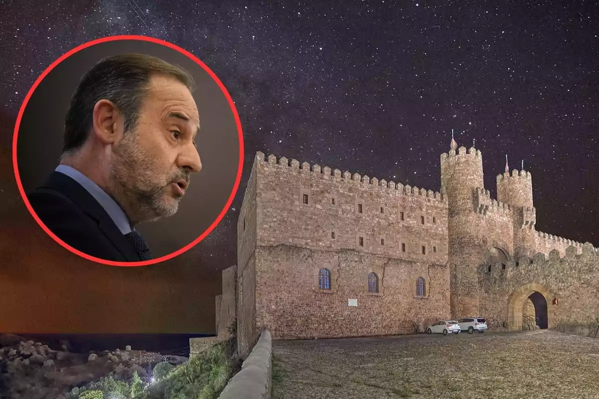 Un hombre en un círculo rojo sobre un fondo de un castillo bajo un cielo estrellado.