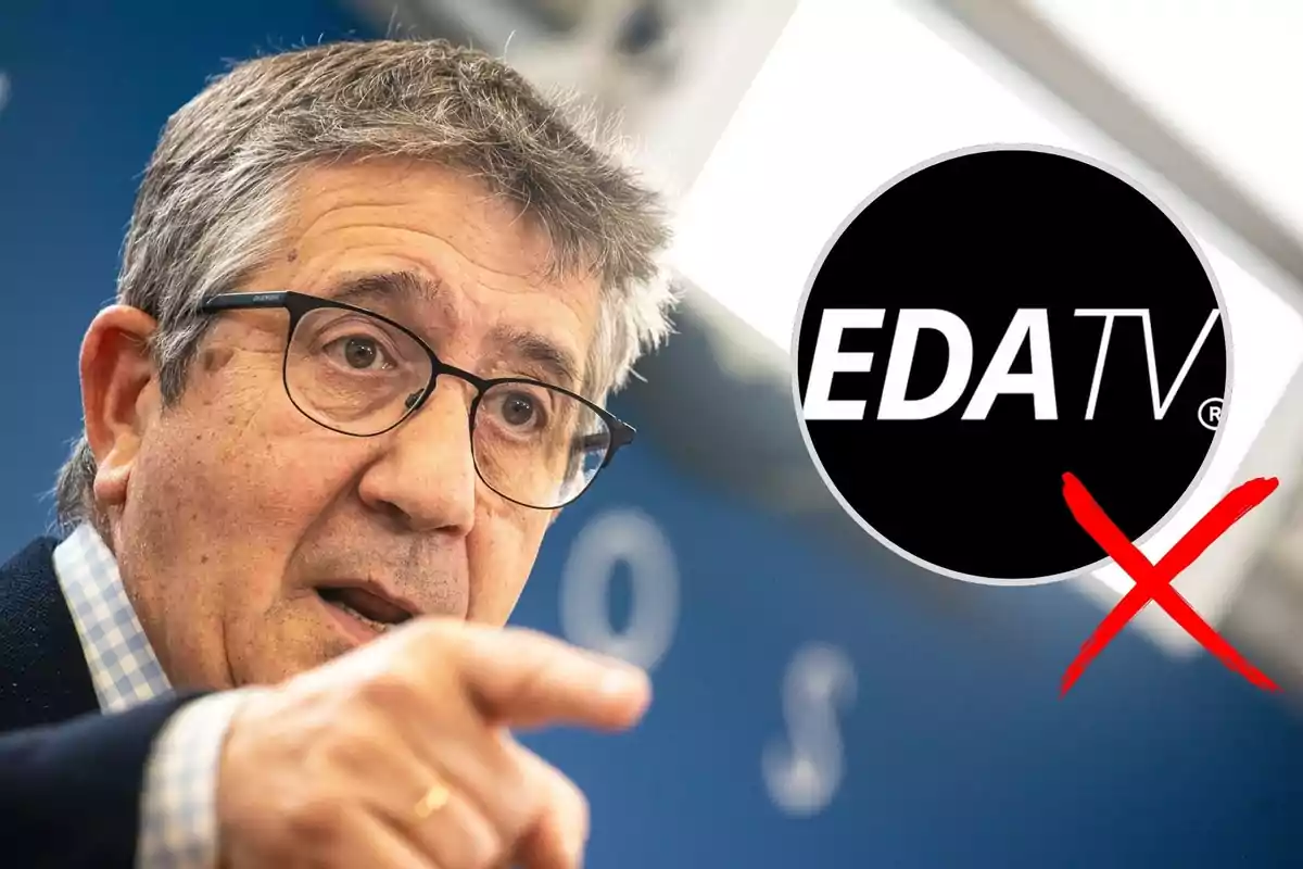 Un hombre con gafas y expresión seria señala con el dedo, junto a un logotipo de EDA TV con una cruz roja.