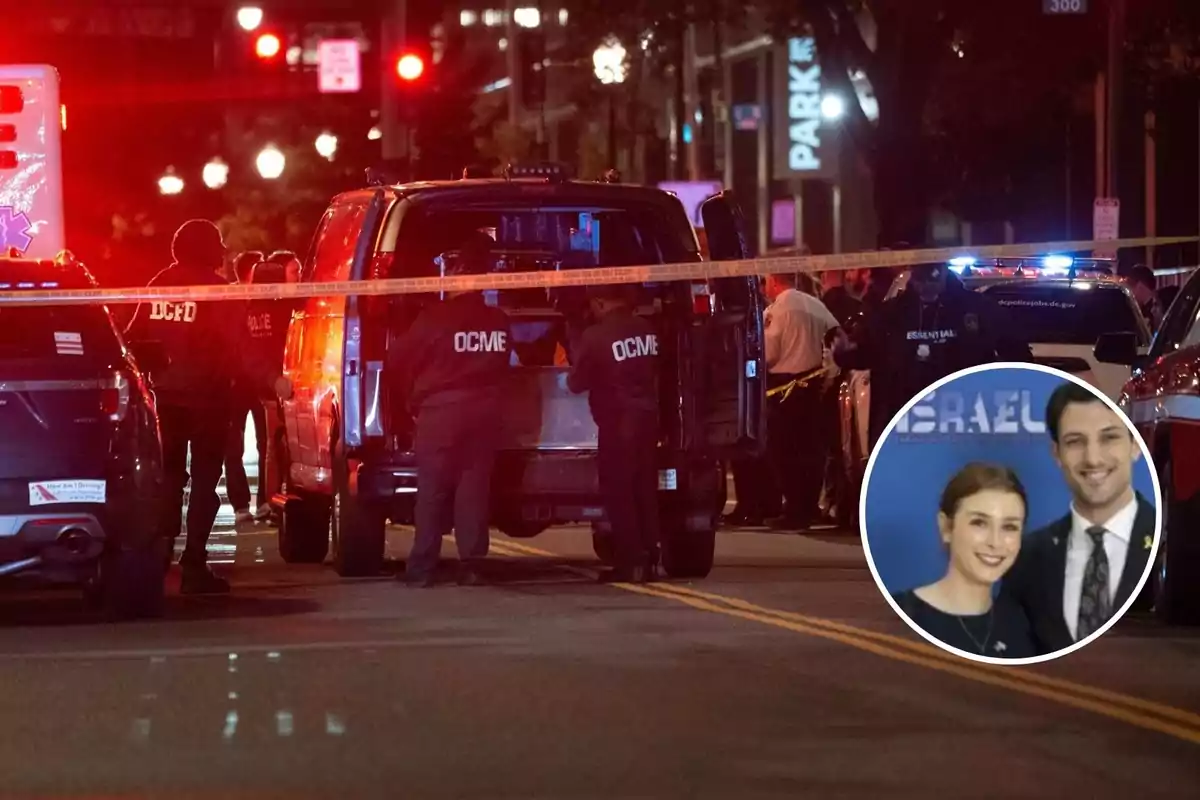 Una escena nocturna muestra a varios vehículos de emergencia y personal en una calle acordonada con cinta policial, mientras que en la esquina inferior derecha hay un recuadro con la imagen de dos personas sonriendo.
