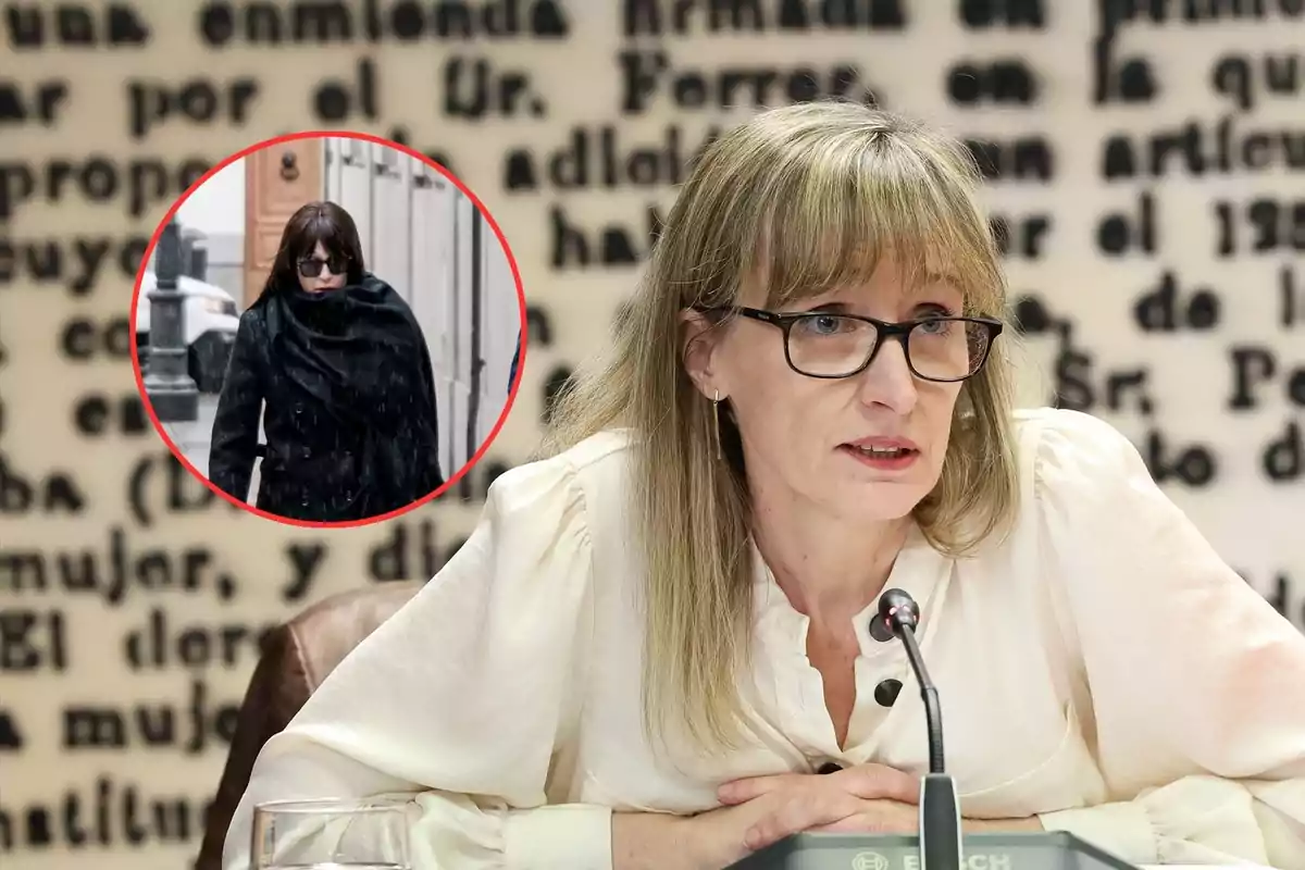 Una mujer con gafas y cabello rubio habla en un micrófono mientras de fondo se ve un texto borroso y en un círculo rojo aparece otra persona caminando con abrigo oscuro y gafas de sol.