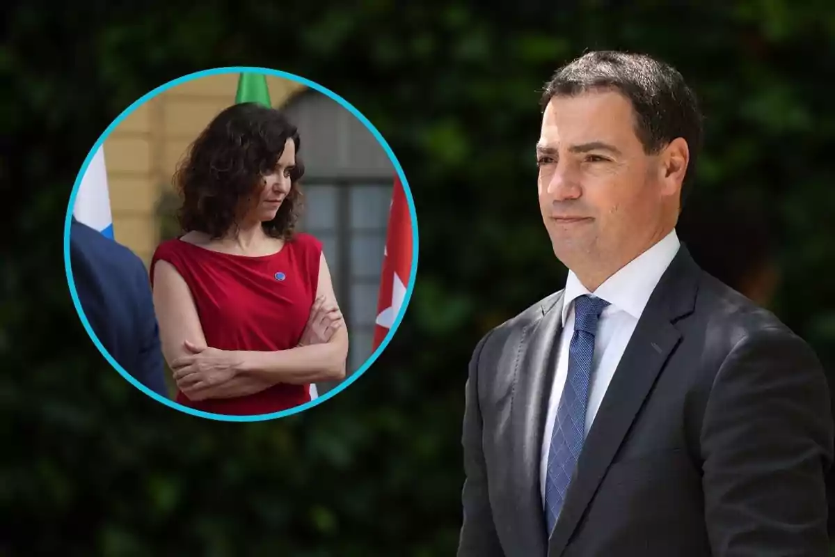 Un hombre con traje oscuro y corbata azul está de pie al aire libre mientras en un círculo a la izquierda aparece una mujer de cabello rizado y vestido rojo con los brazos cruzados
