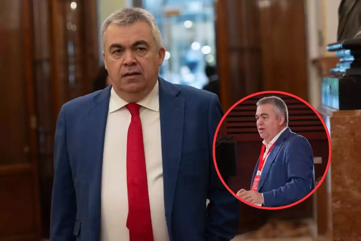 Hombre de cabello canoso con traje azul y corbata roja en un edificio elegante, con un recuadro mostrando al mismo hombre hablando en un evento