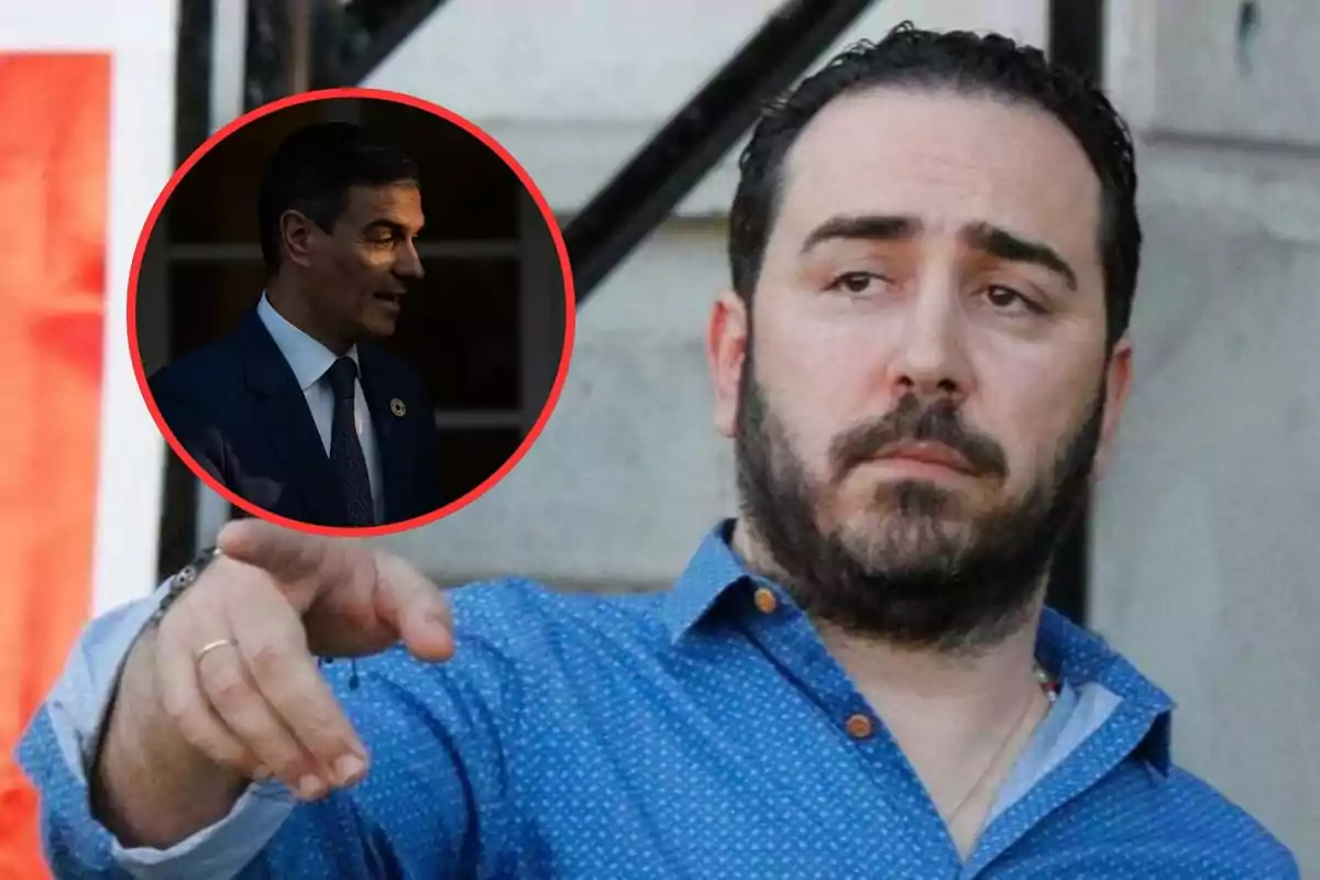 Un hombre con barba y camisa azul señala hacia adelante mientras en un círculo rojo se muestra a otro hombre de perfil con traje oscuro.