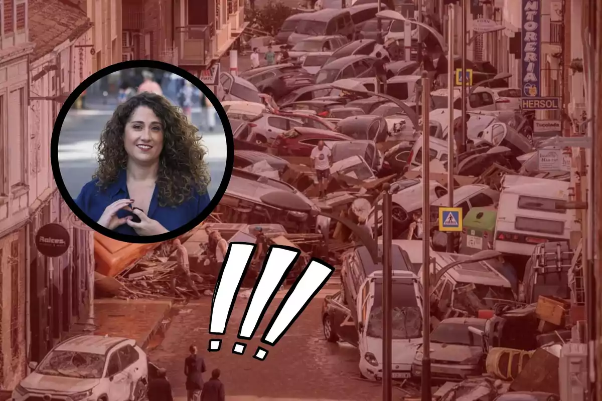 Una mujer sonriente en un recuadro sobre una imagen de una calle llena de coches amontonados y dañados con signos de exclamación en la parte inferior.