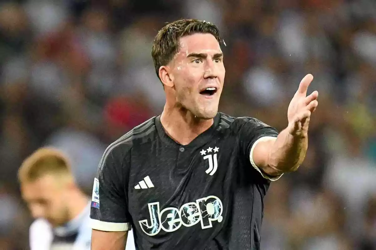 Imagen de Duzan Vlahovic con la camiseta de la Juventus de Turín Imagen de Duzan Vlahovic con la camiseta de la Juventus de Turín
