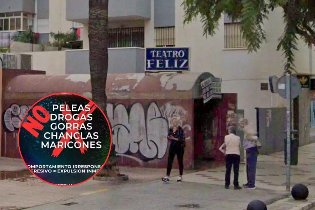 Un cartel en la entrada de un local llamado "Teatro Feliz" prohíbe peleas, drogas, gorras, chanclas y comportamientos agresivos.