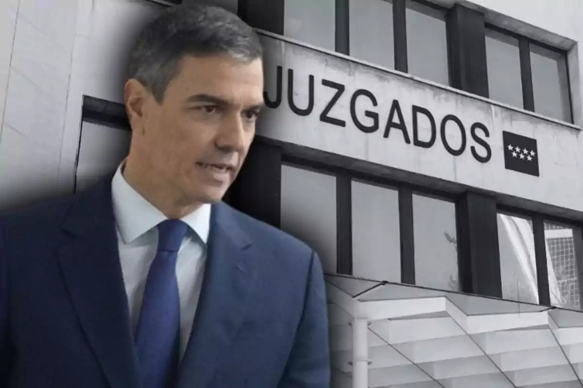 Un hombre de traje frente a un edificio con la palabra "Juzgados" en la fachada.