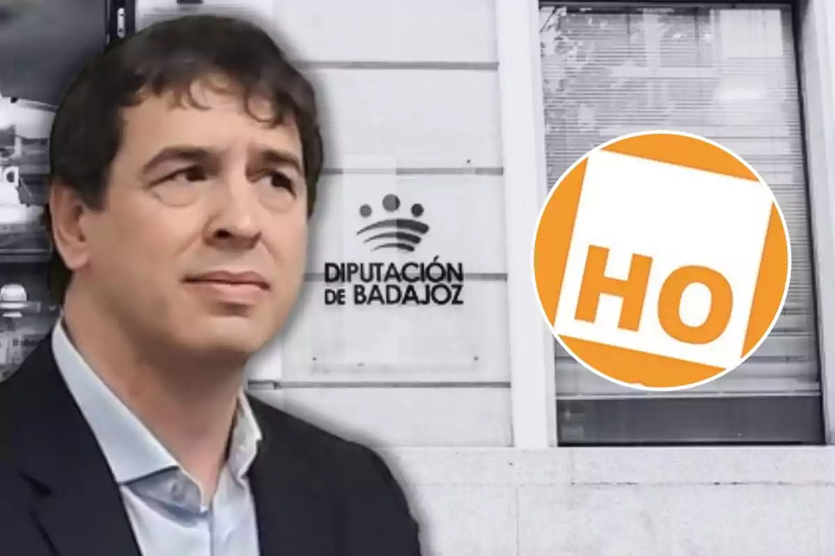 A man in a suit in front of a building with the sign "Legislature de Badajoz" and an orange circular logo with the letters "HO".