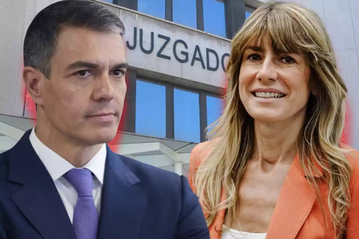 Dos personas posan frente a un edificio con la palabra "JUZGADO" visible en el fondo.