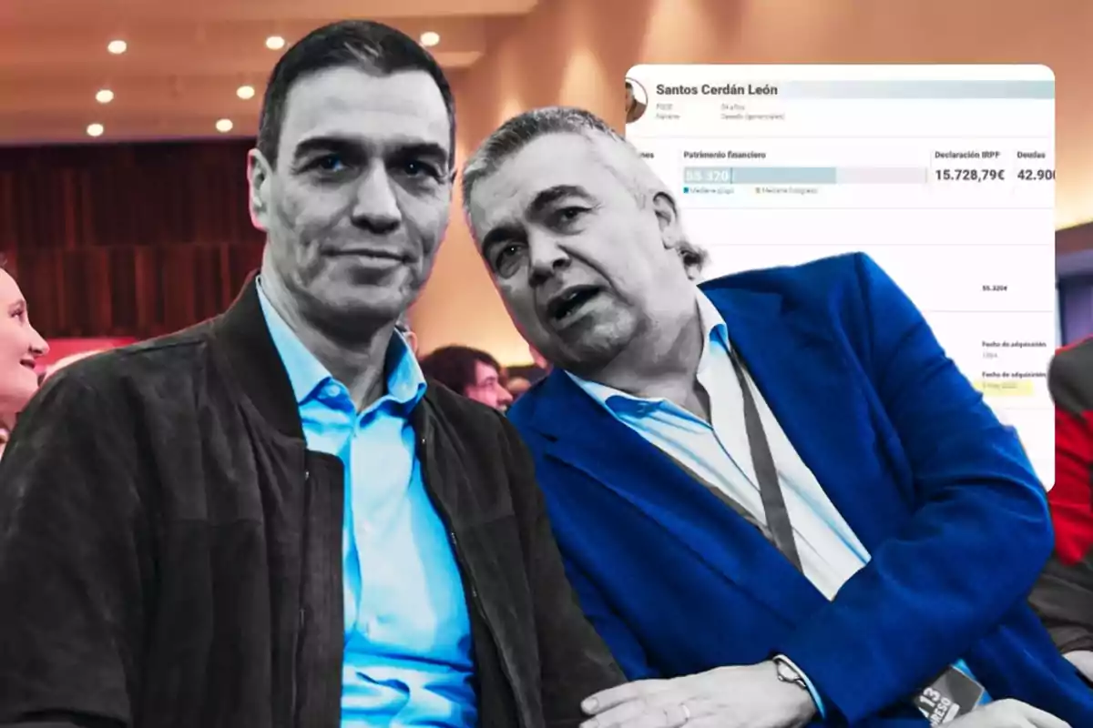 Dos hombres sentados en un evento con un fondo de personas y luces, uno de ellos lleva una chaqueta oscura y el otro un traje azul, detrás hay una pantalla con información financiera.