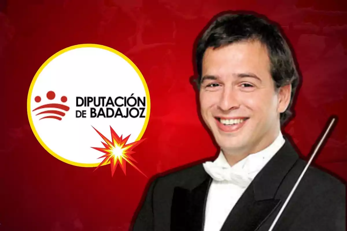 Hombre sonriente con traje formal y batuta junto al logotipo de la Diputación de Badajoz sobre un fondo rojo.