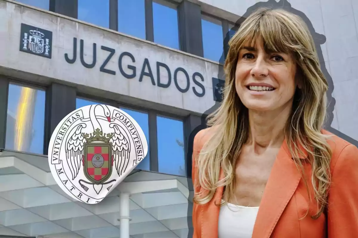 Mujer sonriente frente a un edificio de juzgados con el logo de la Universidad Complutense de Madrid.