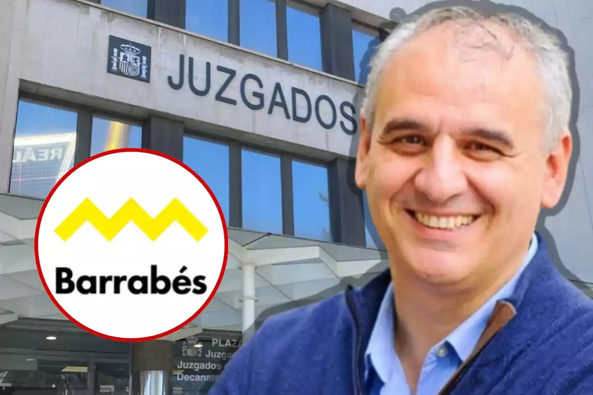 Un hombre sonriente frente a un edificio de juzgados con el logo de Barrabés superpuesto.