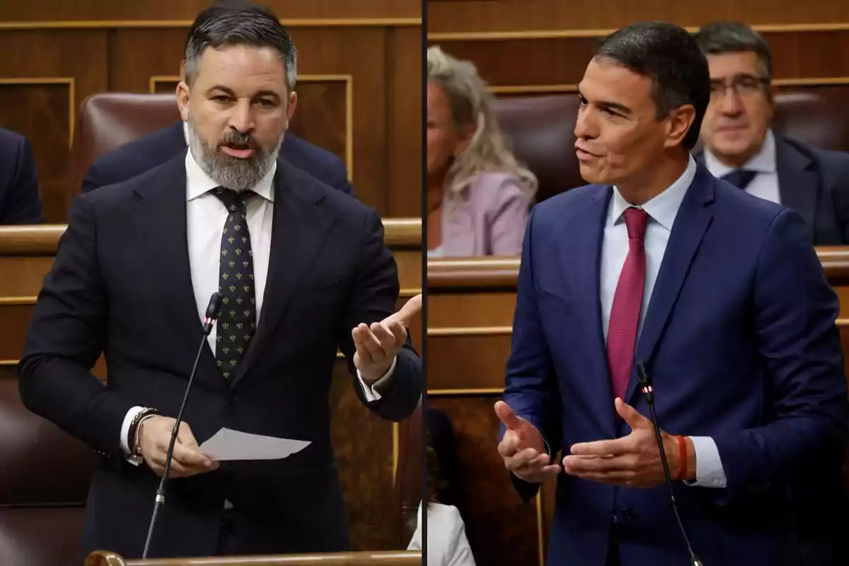 Dos hombres de traje hablando en un parlamento.