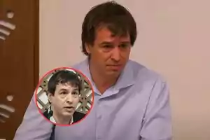 Un hombre con camisa azul aparece en la imagen principal mientras que en un recuadro circular se muestra otra imagen del mismo hombre hablando frente a un micrófono.