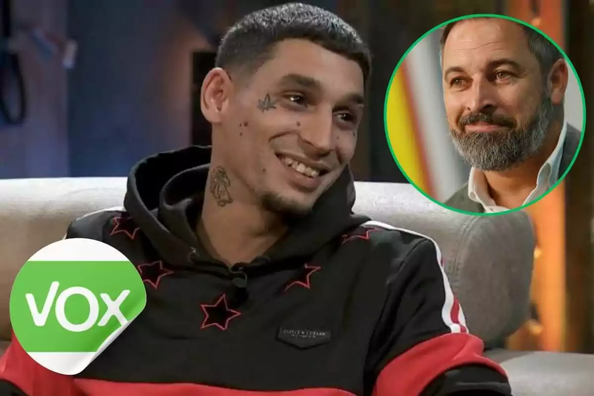 Un hombre con tatuajes en la cara y el cuello sonríe mientras está sentado en un sofá, con un logotipo de VOX en la esquina inferior izquierda y la imagen de otro hombre con barba en un círculo verde en la esquina superior derecha.