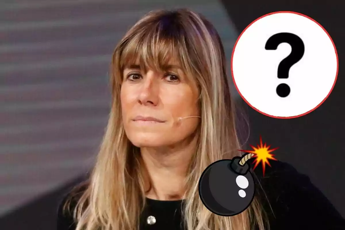 Mujer rubia con flequillo y micrófono en la oreja, con un signo de interrogación y una bomba dibujados en la imagen.