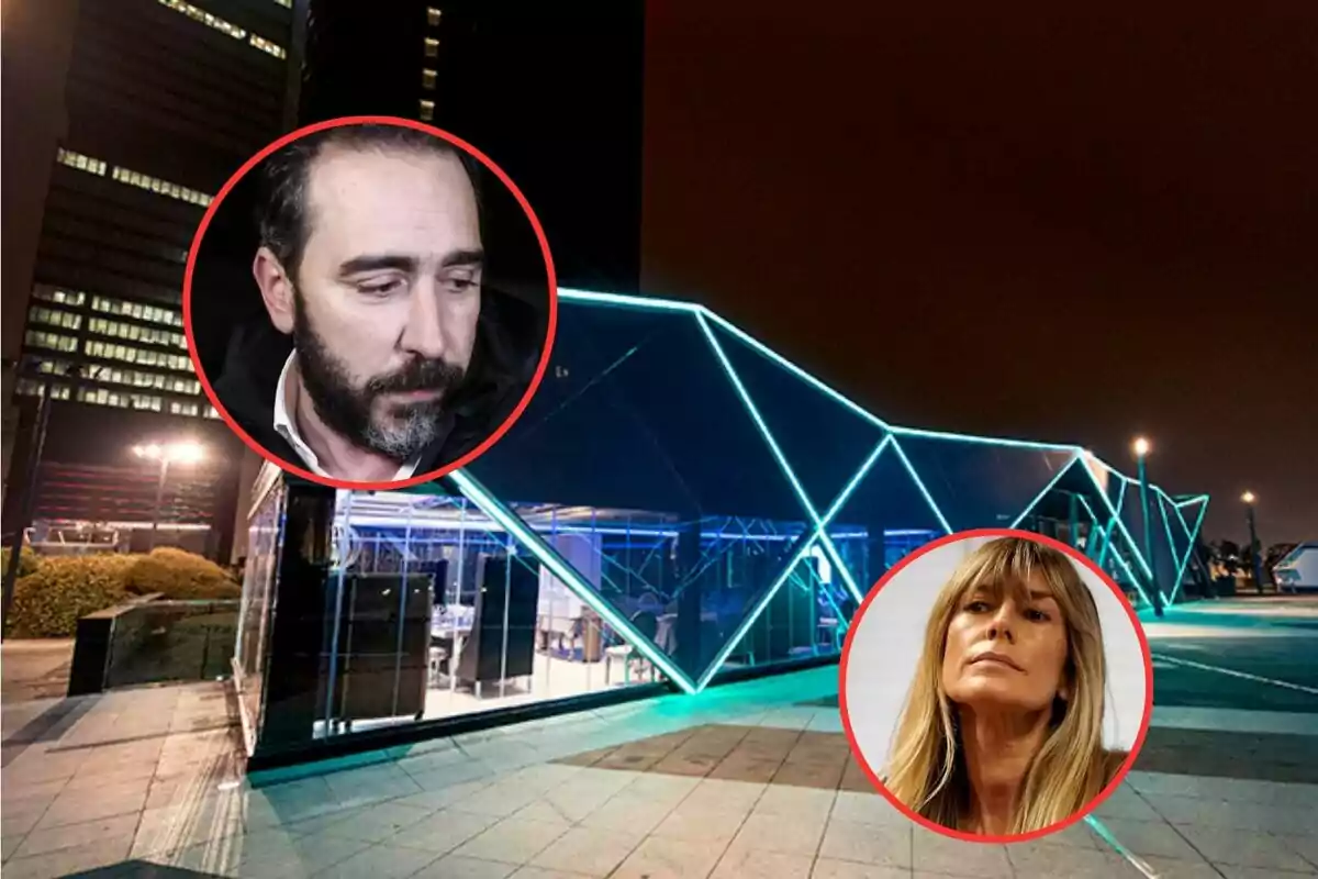 Una estructura moderna iluminada por luces azules en la noche con dos retratos circulares superpuestos de un hombre y una mujer.