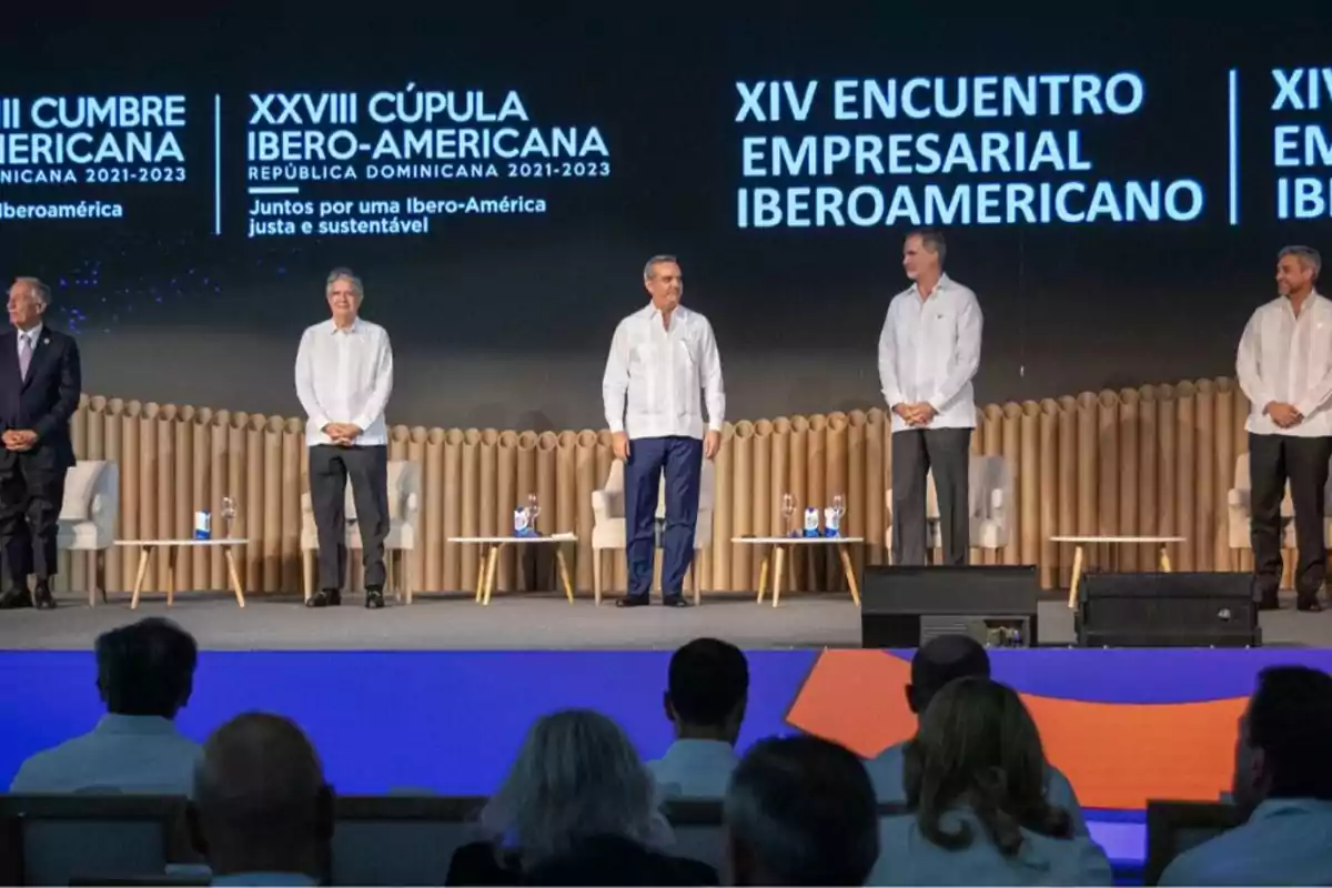 S.M el Rey Felipe VI y el presidente de República Dominicana, Luis Abinader clausurando el XIV Encuentro Empresarial Iberoamericano