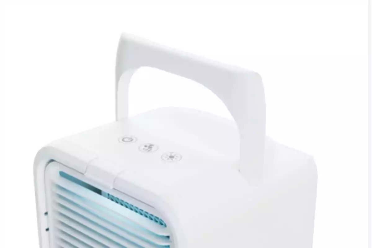 Ventilador portátil blanco con asa y botones en la parte superior Ventilador portátil blanco con asa y botones en la parte superior