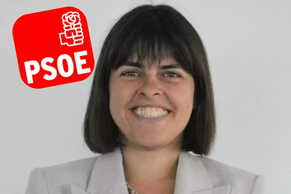 Mujer sonriendo con el logotipo del PSOE en la esquina superior izquierda.