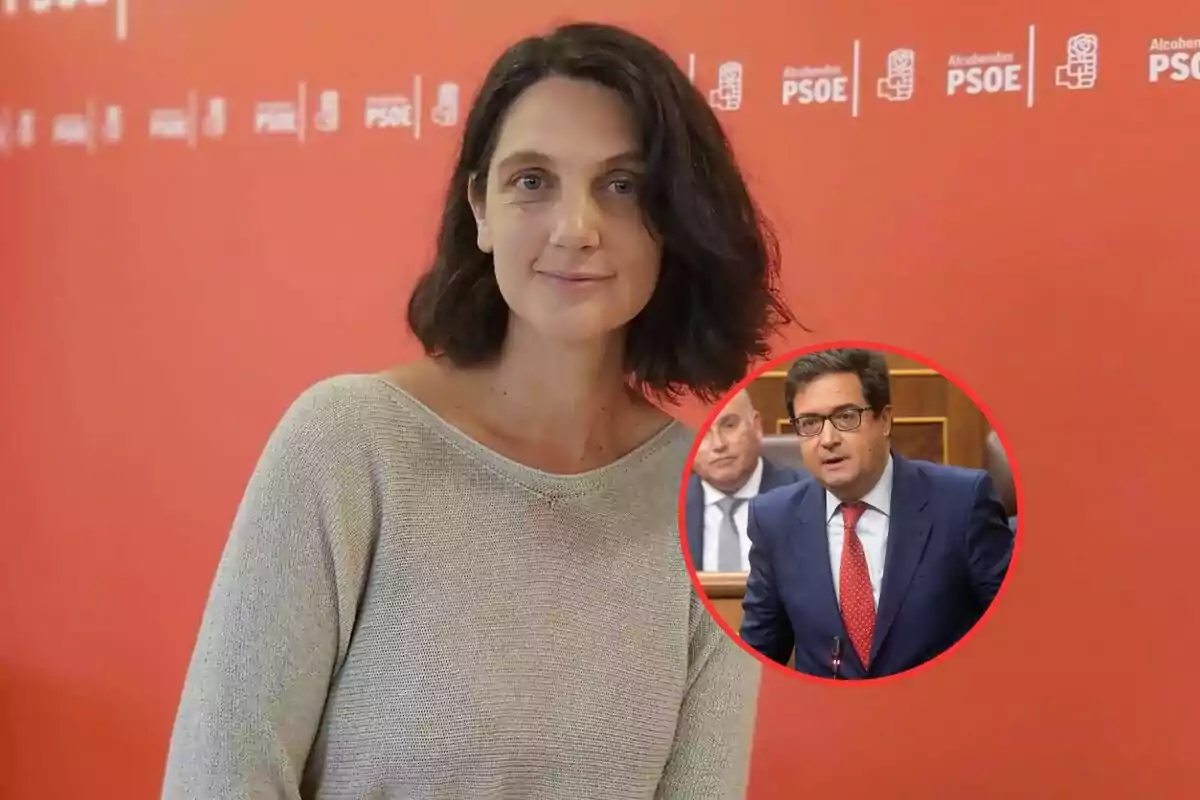 Una mujer con cabello oscuro y suéter claro está frente a un fondo rojo con logotipos del PSOE y un recuadro muestra a un hombre con gafas y traje hablando en un entorno formal.