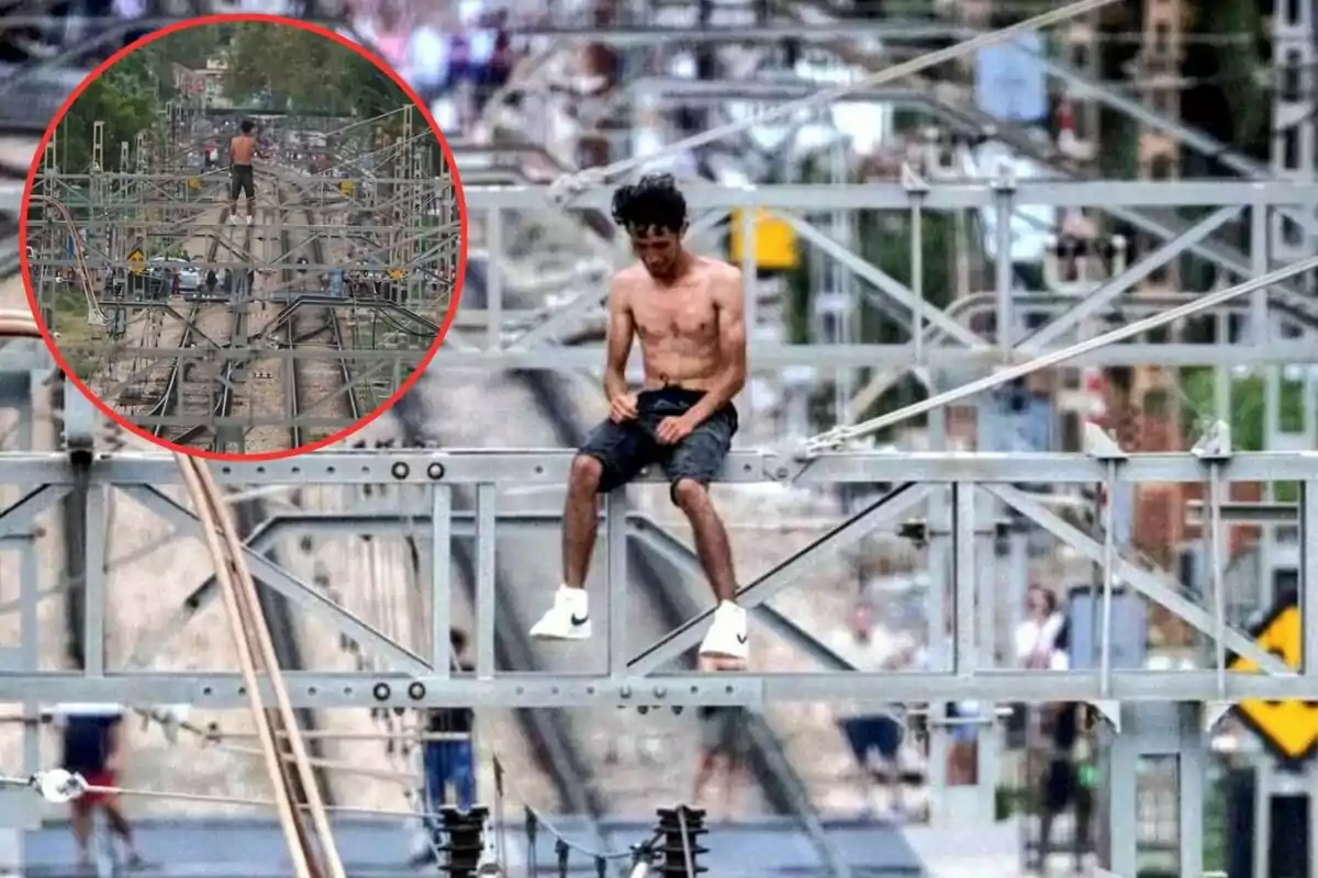 Un joven sin camisa y con pantalones cortos está sentado sobre una estructura metálica elevada, mientras que en el recuadro se observa a la misma persona caminando sobre la estructura con vías de tren y personas observando desde abajo.