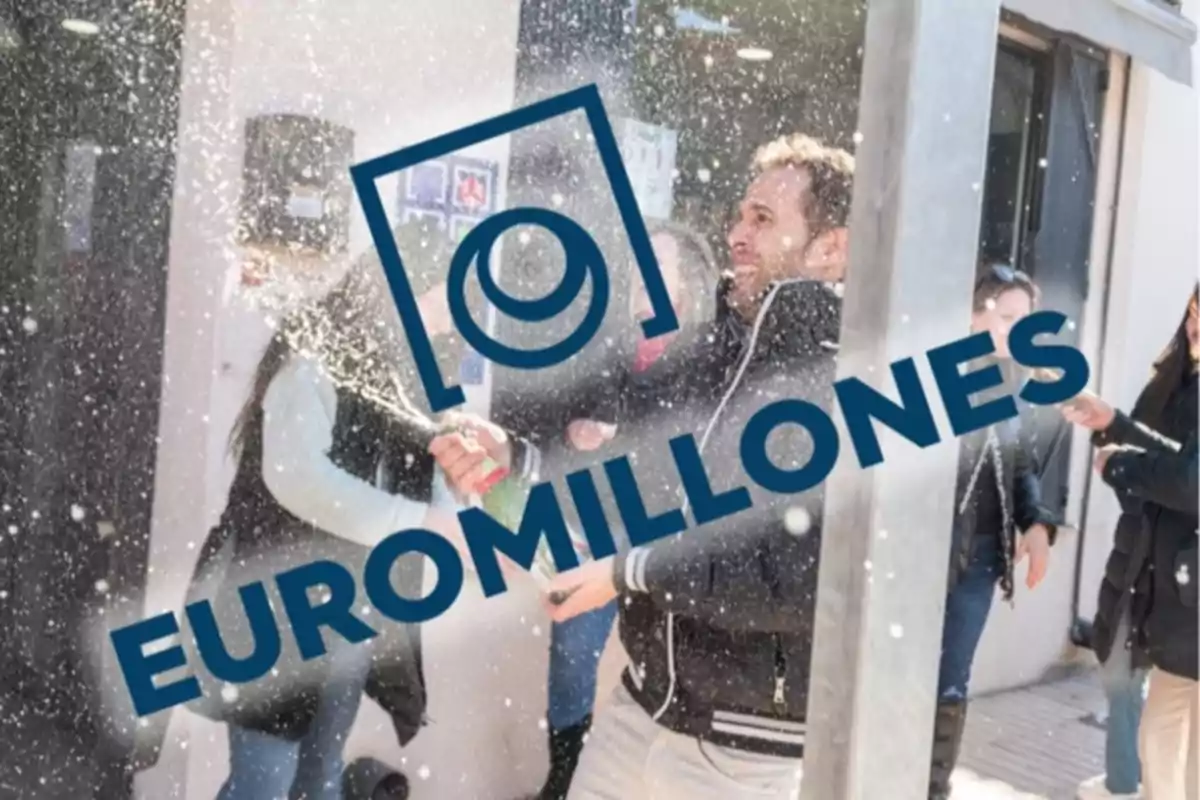 Personas celebrando con champán bajo el logo de Euromillones.