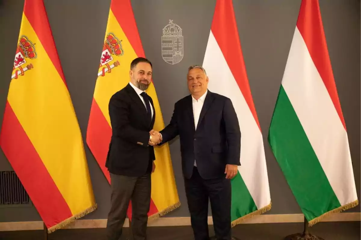 El presidente de Vox, Santiago Abascal, y el primer ministro húngaro, Viktor Orbán.