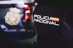 Policía Nacional patrulla y agente