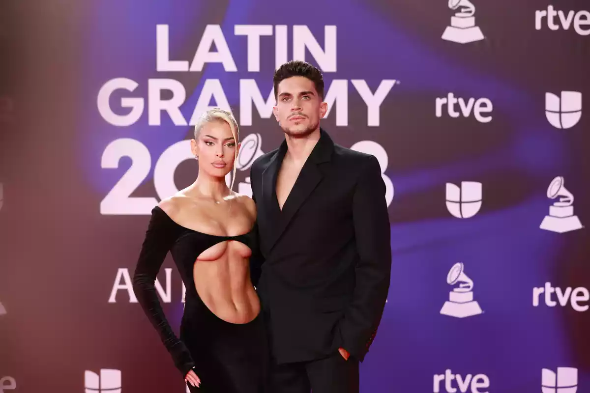 Jessica Goicoechea y Marc Bartra en la alfombra roja de los Latin Grammy