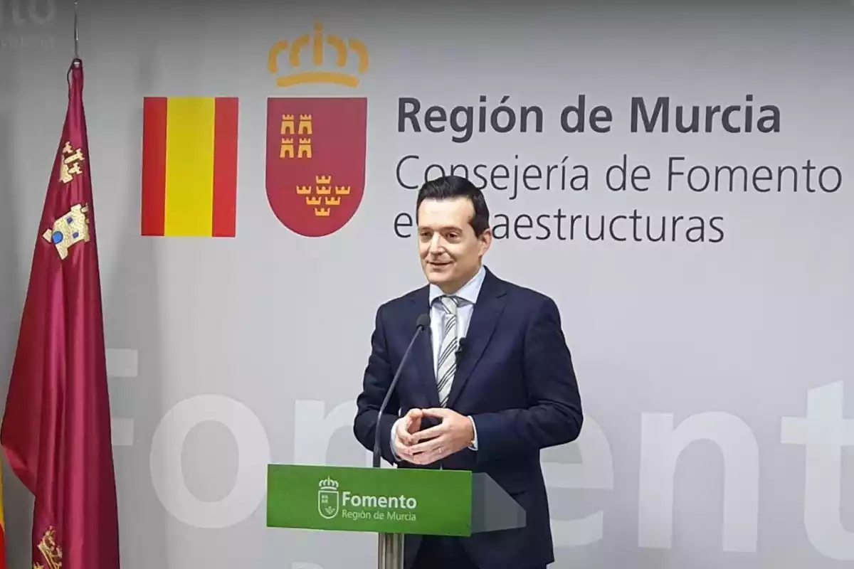 El consejero de Fomento e Infraestructuras, José Manuel Pancorbo, durante la rueda de prensa para informar sobre las infraestructuras pendientes en la Región de Murcia