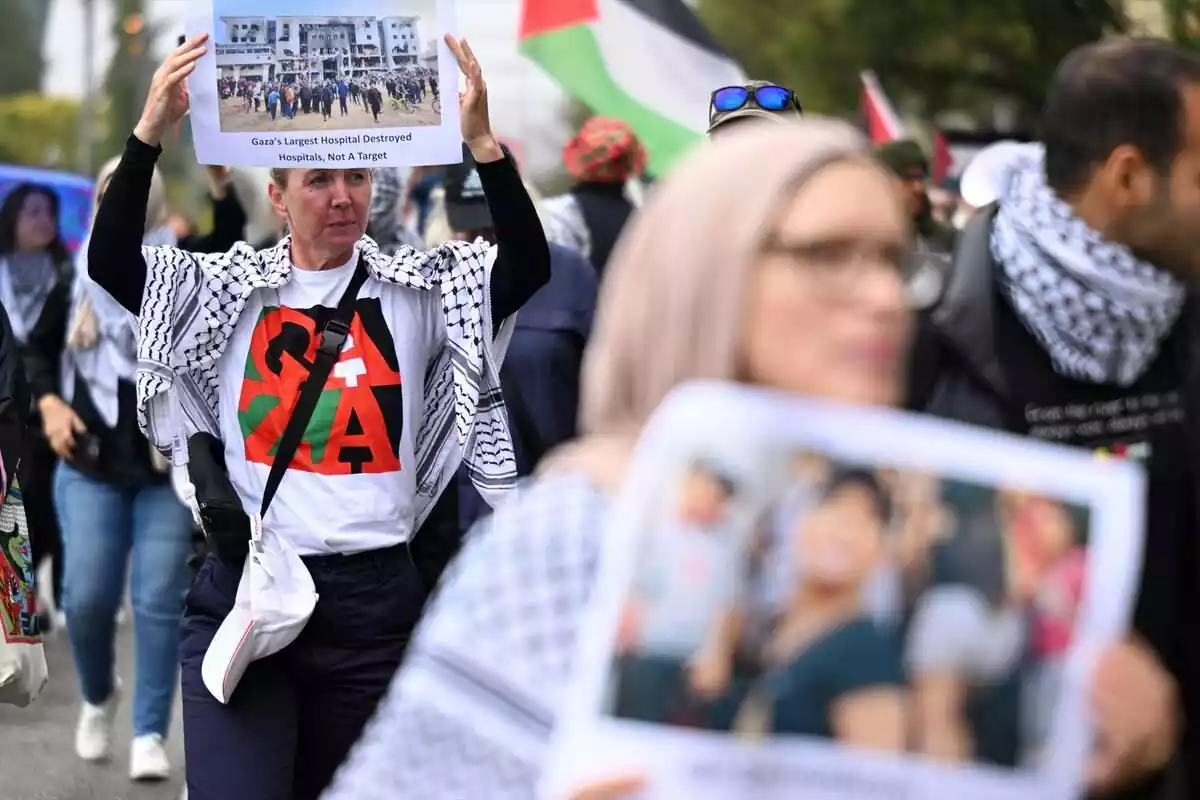 Manifestantes apoyando a Gaza