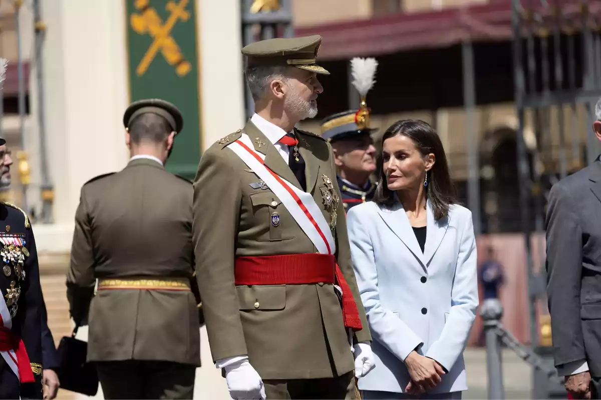 El Rey Felipe VI y la Reina Letizia en el 40 aniversario de la jura de Bandera del Rey Felipe VI en el Ejército de Tierra en la Academia General Militar de Zaragoza a 04 de Mayo de 2024 en Zaragoza