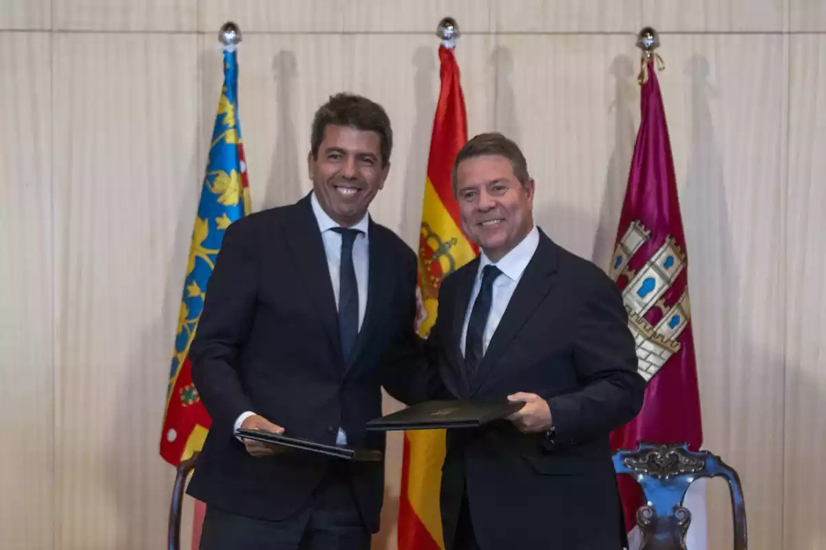 El presidente de la Generalitat Valenciana, Carlos Mazón, y su homólogo de Castilla-La Mancha, Emiliano García-Page