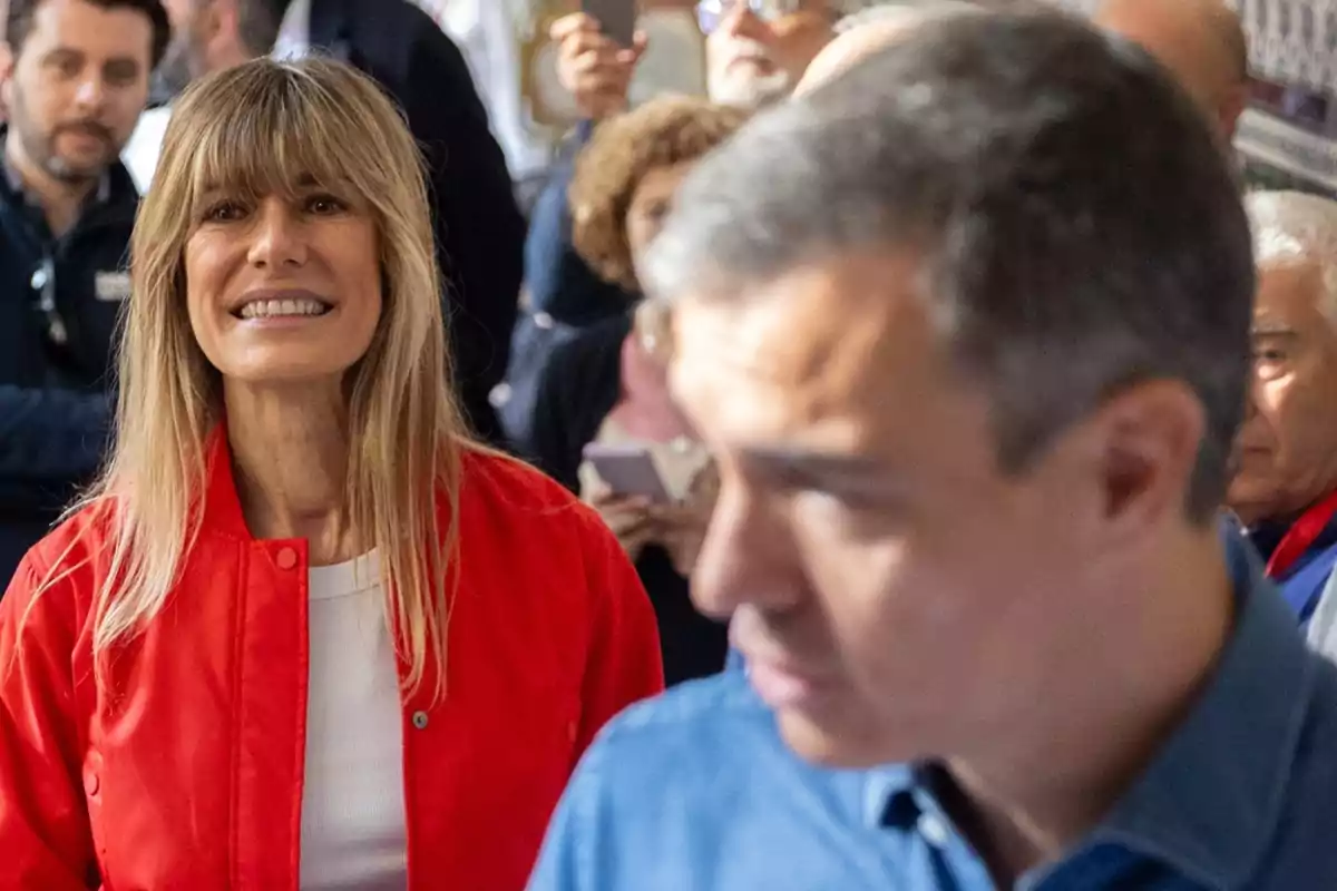 Begoña Gómez detrás de Pedro Sánchez