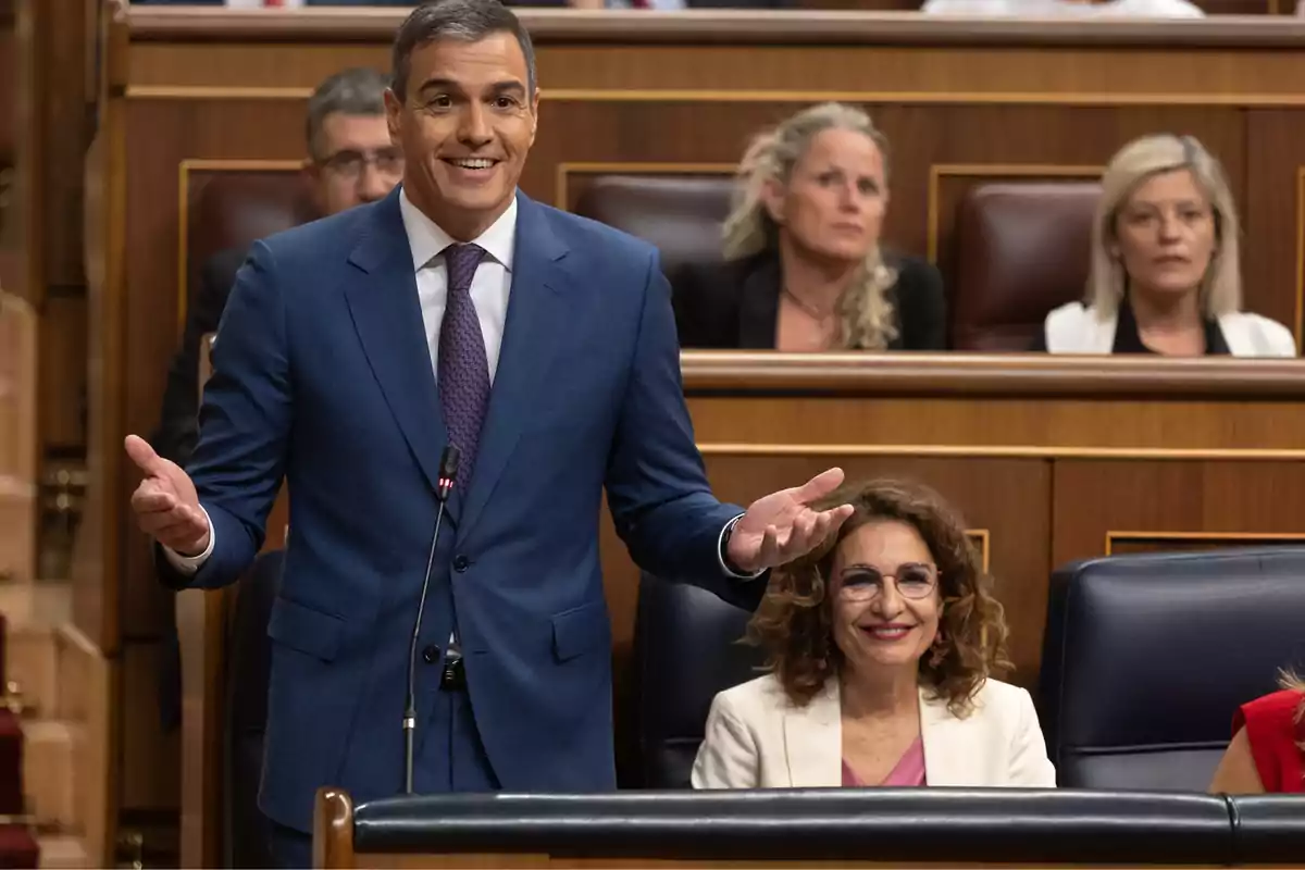 Los nuevos gestos de María Jesús Montero la conviertes en protagonista